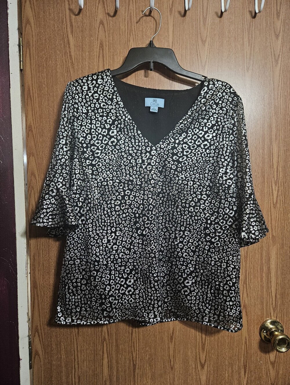 Cece Black And Silver Glitter Party Top With Flutter Sleeves V Neck Size Large!